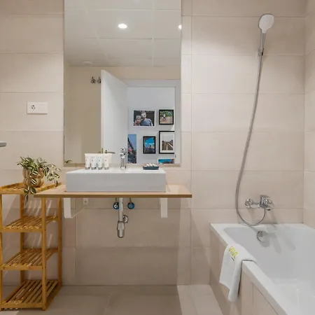 Vivi Homes - Eros Luxury, Pool, Sauna, Gym & Terrace * Estepona