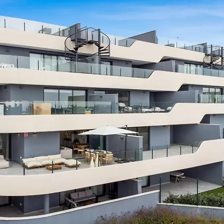 Vivi Homes - Eros Luxury, Pool, Sauna, Gym & Terrace Apartment