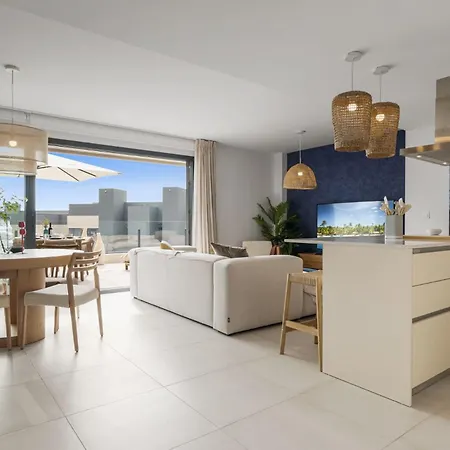 Vivi Homes - Eros Luxury, Pool, Sauna, Gym & Terrace